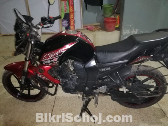 Yamaha FZS 2015